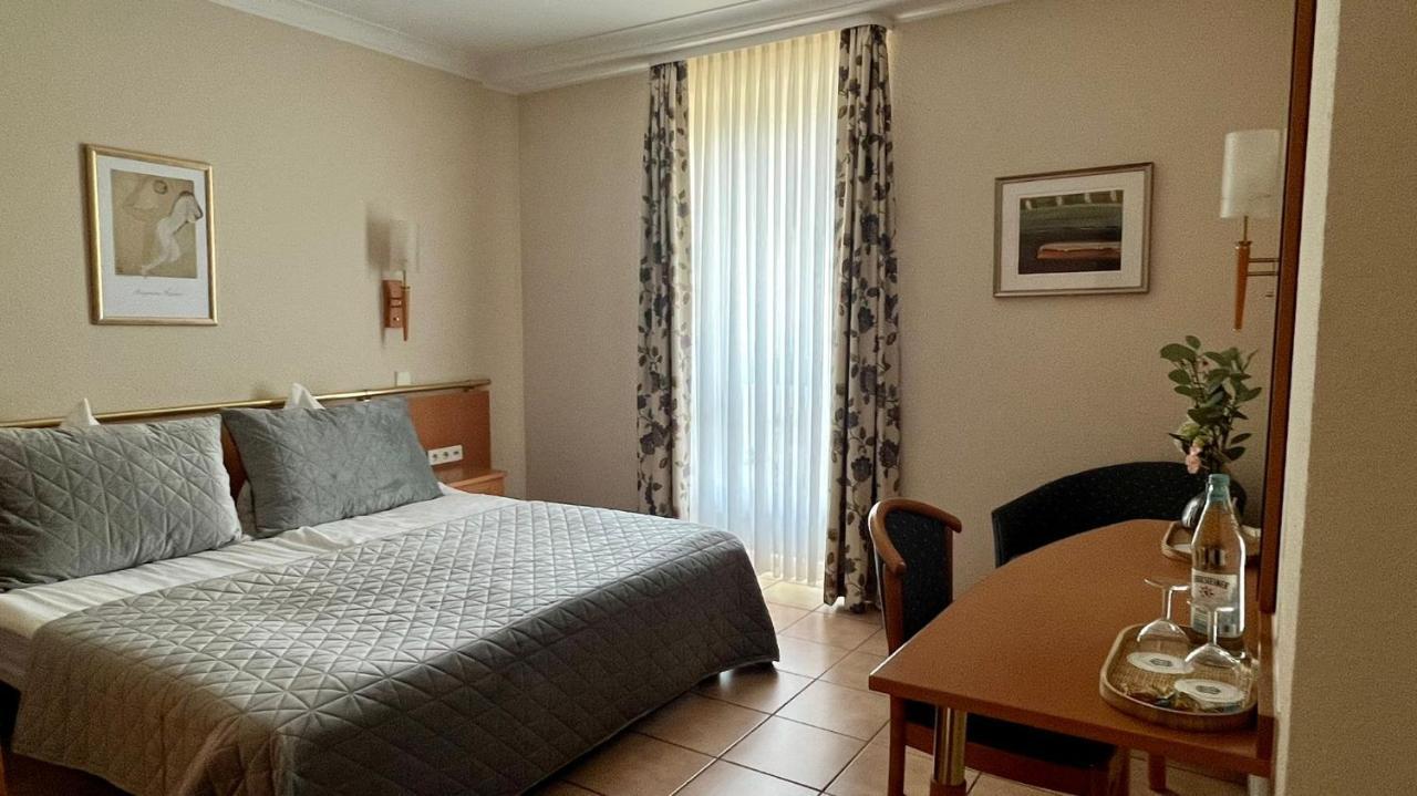 Victoria Hotel 3*